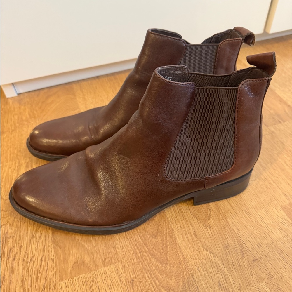 Born Leather Boots